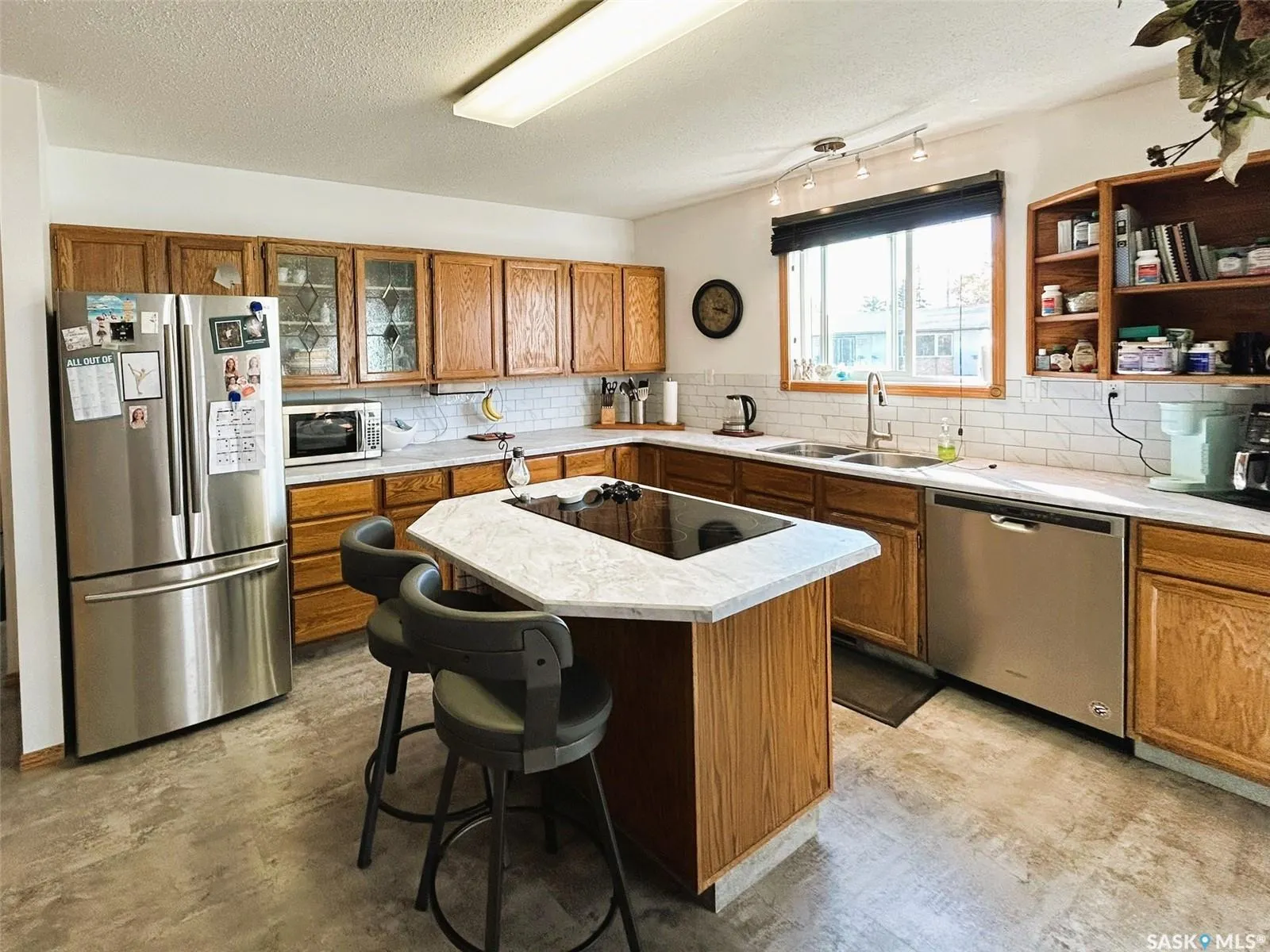 206 2nd STREET W