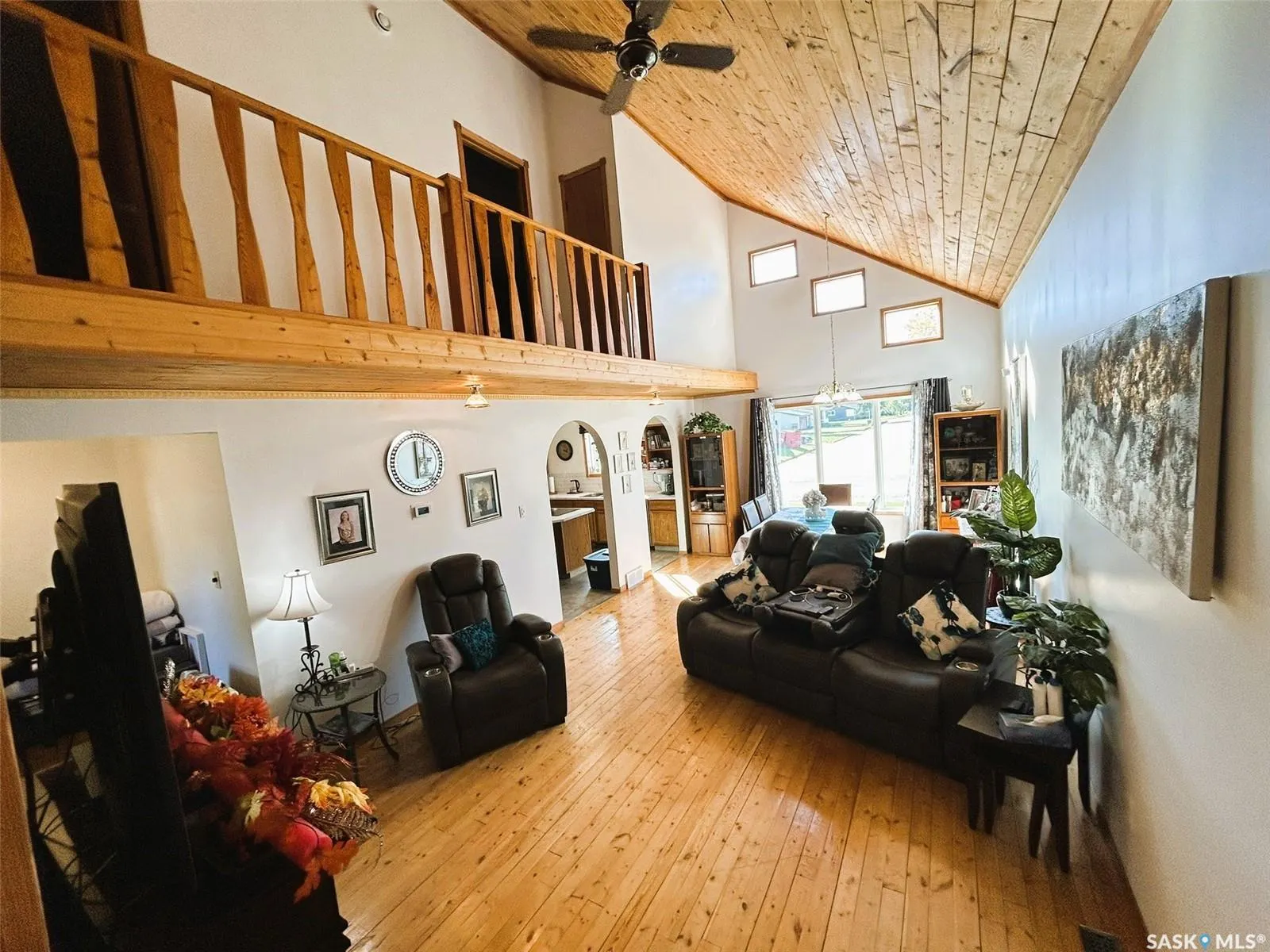 206 2nd STREET W