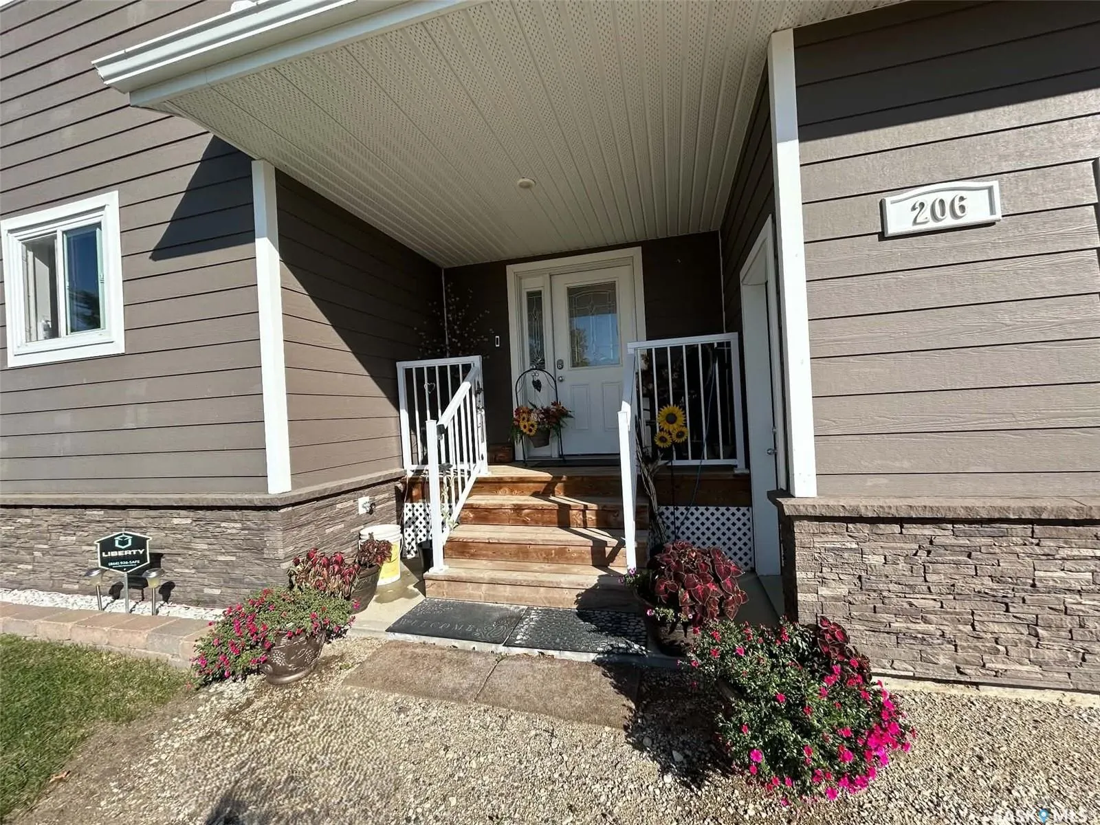 206 2nd STREET W