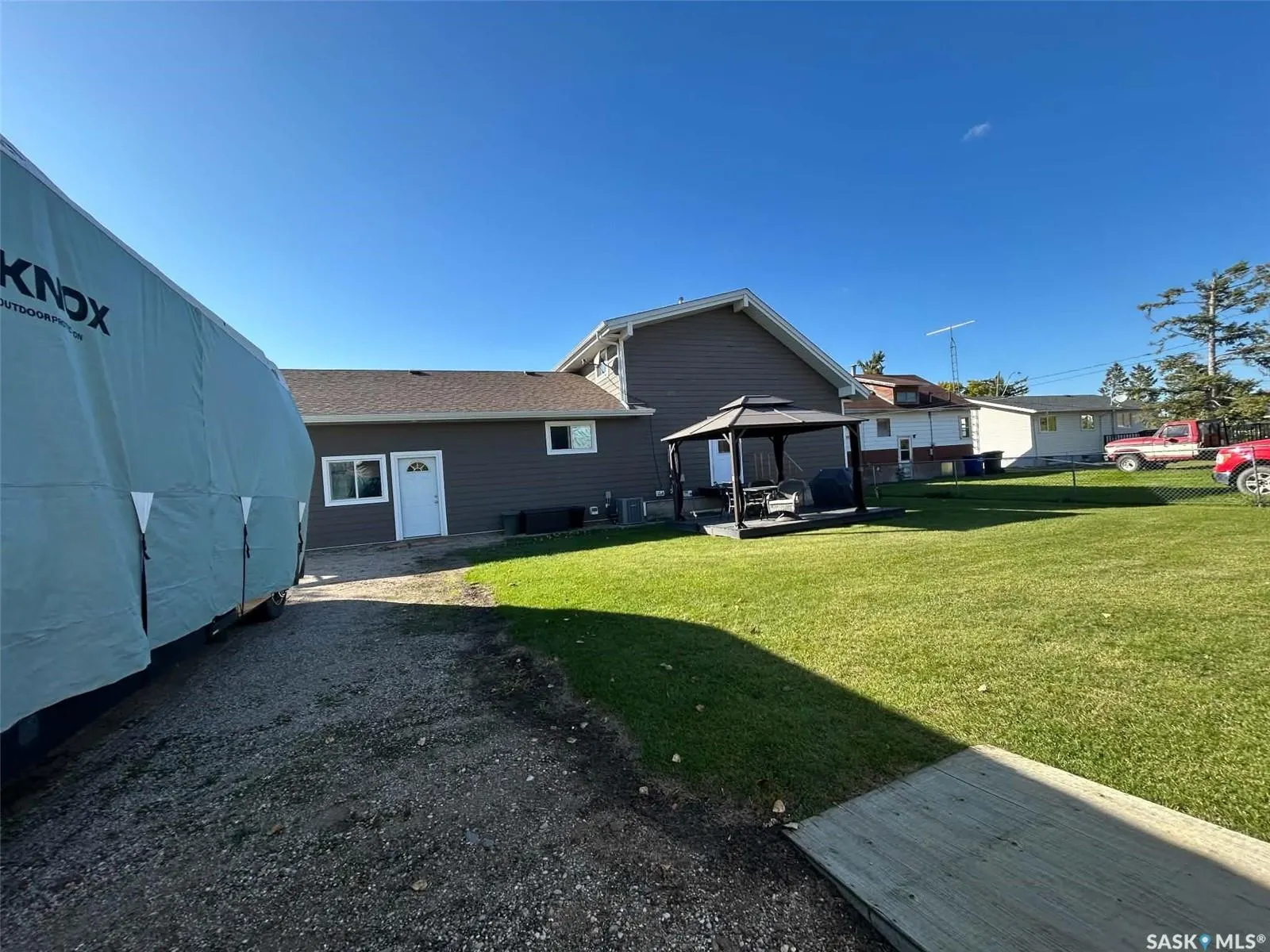 206 2nd STREET W