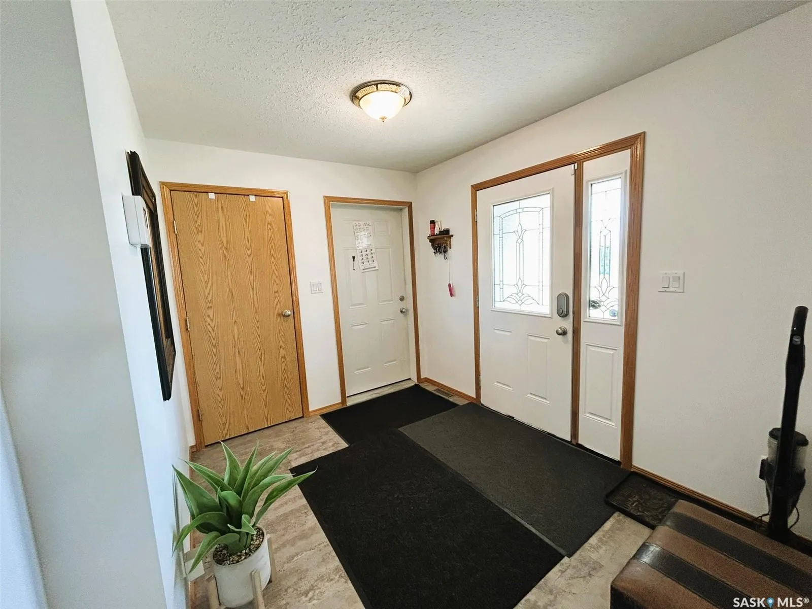 206 2nd STREET W