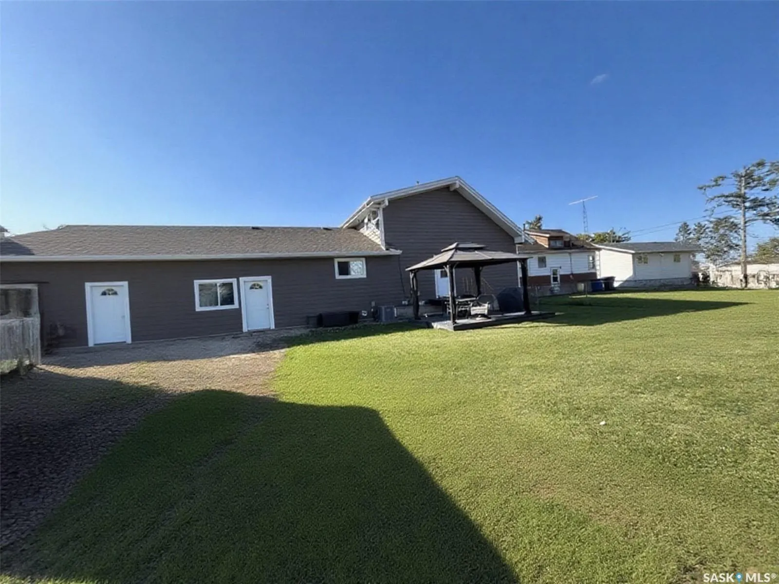 206 2nd STREET W