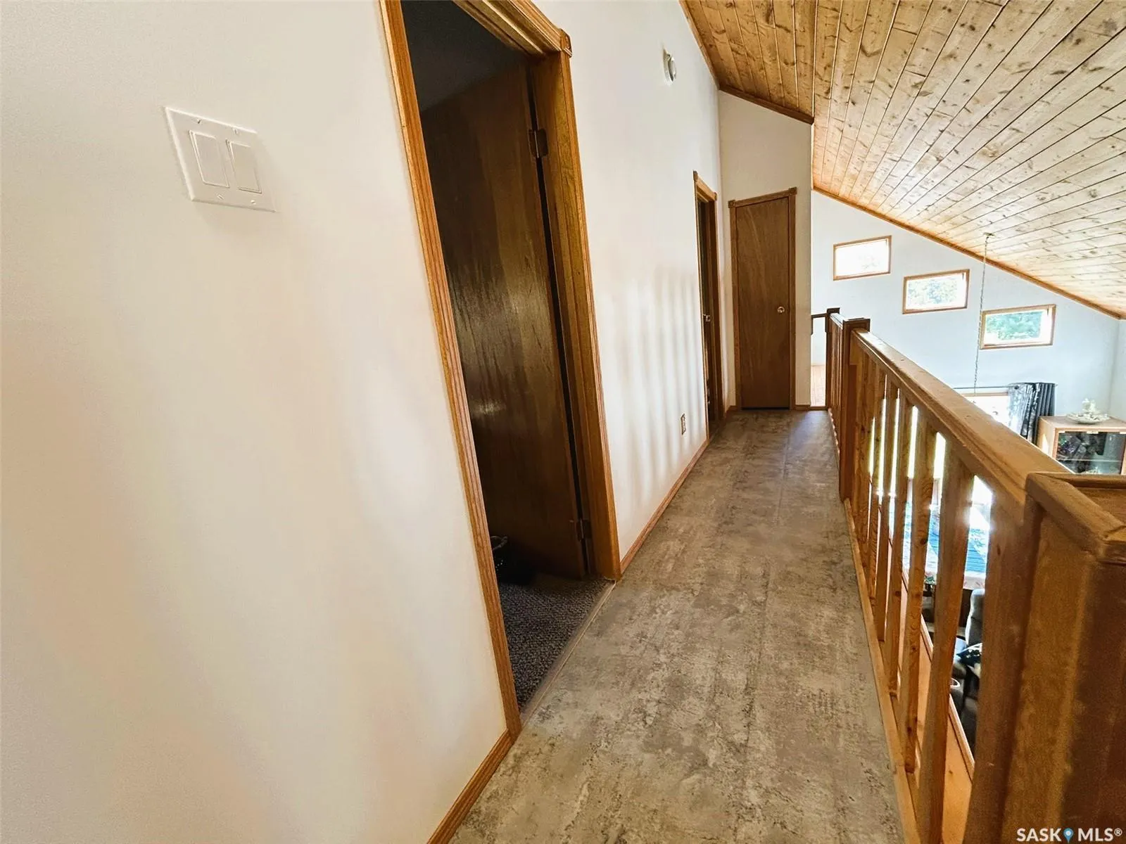 206 2nd STREET W