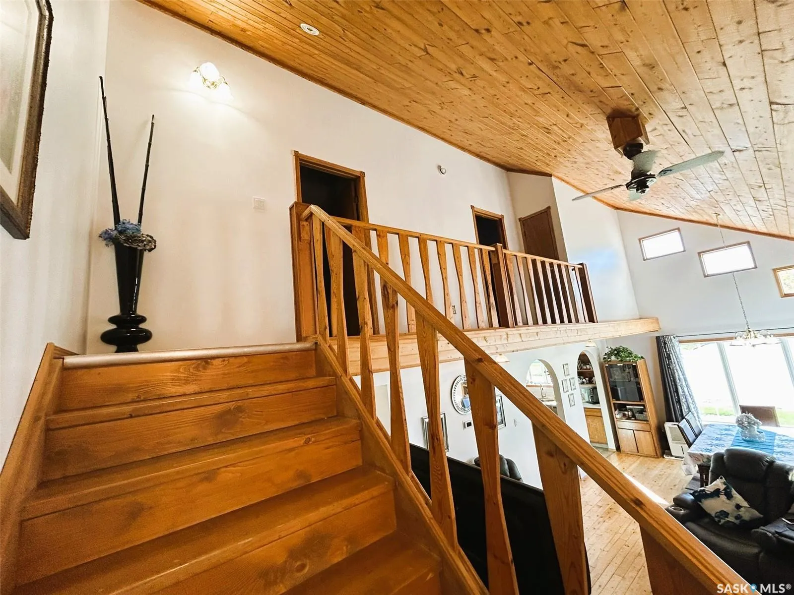 206 2nd STREET W