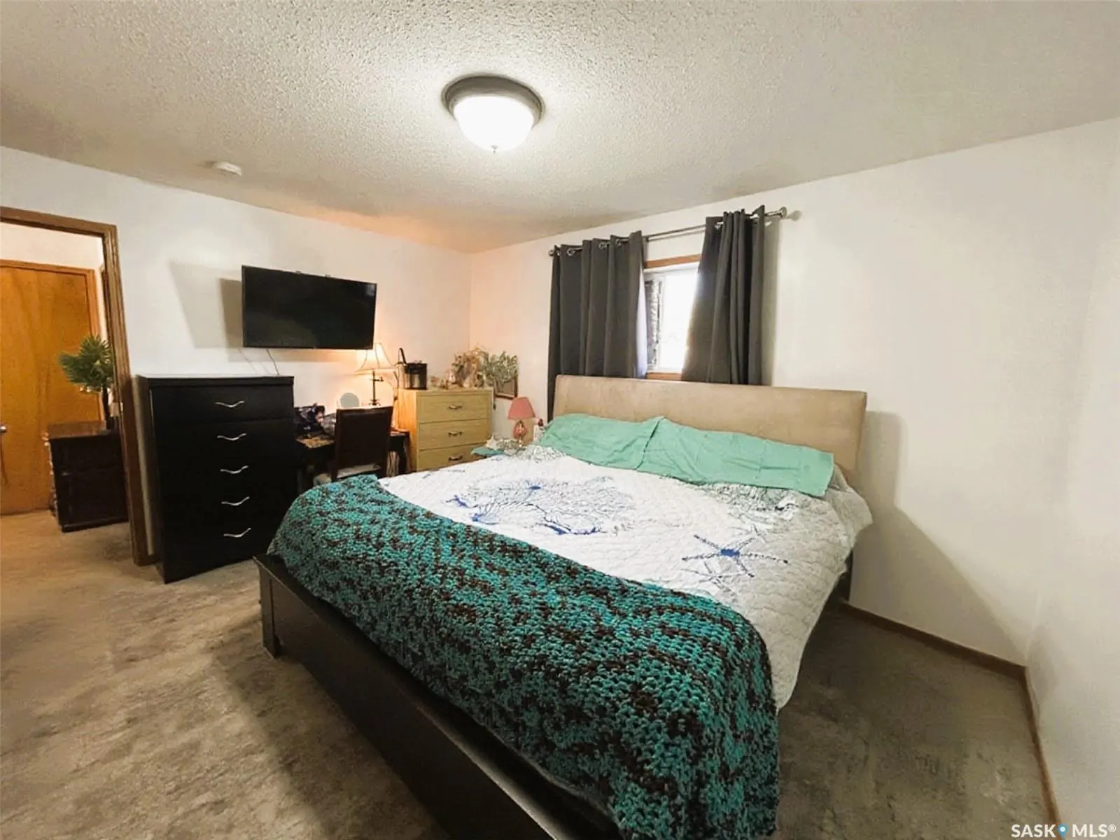 206 2nd STREET W