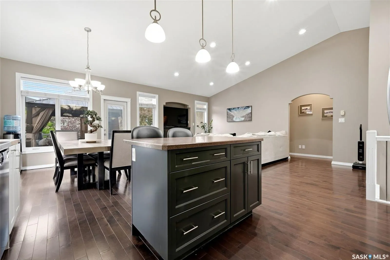 4857 McCombie CRESCENT