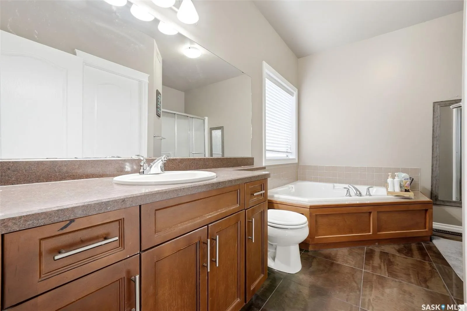 4857 McCombie CRESCENT