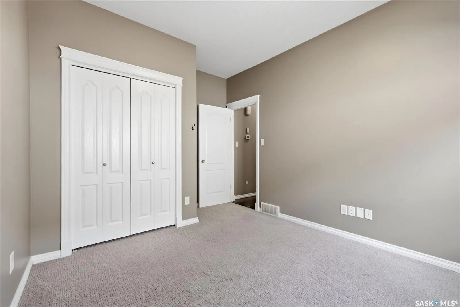 4857 McCombie CRESCENT