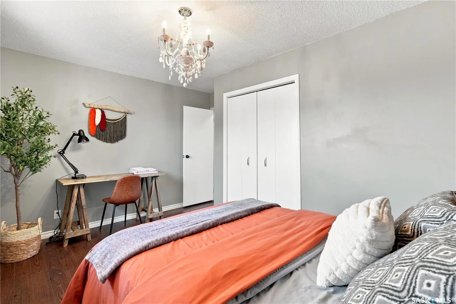 1109 Lillooet STREET W