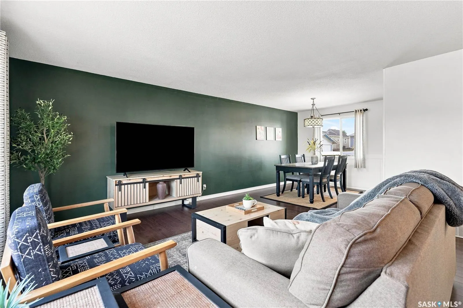 1109 Lillooet STREET W