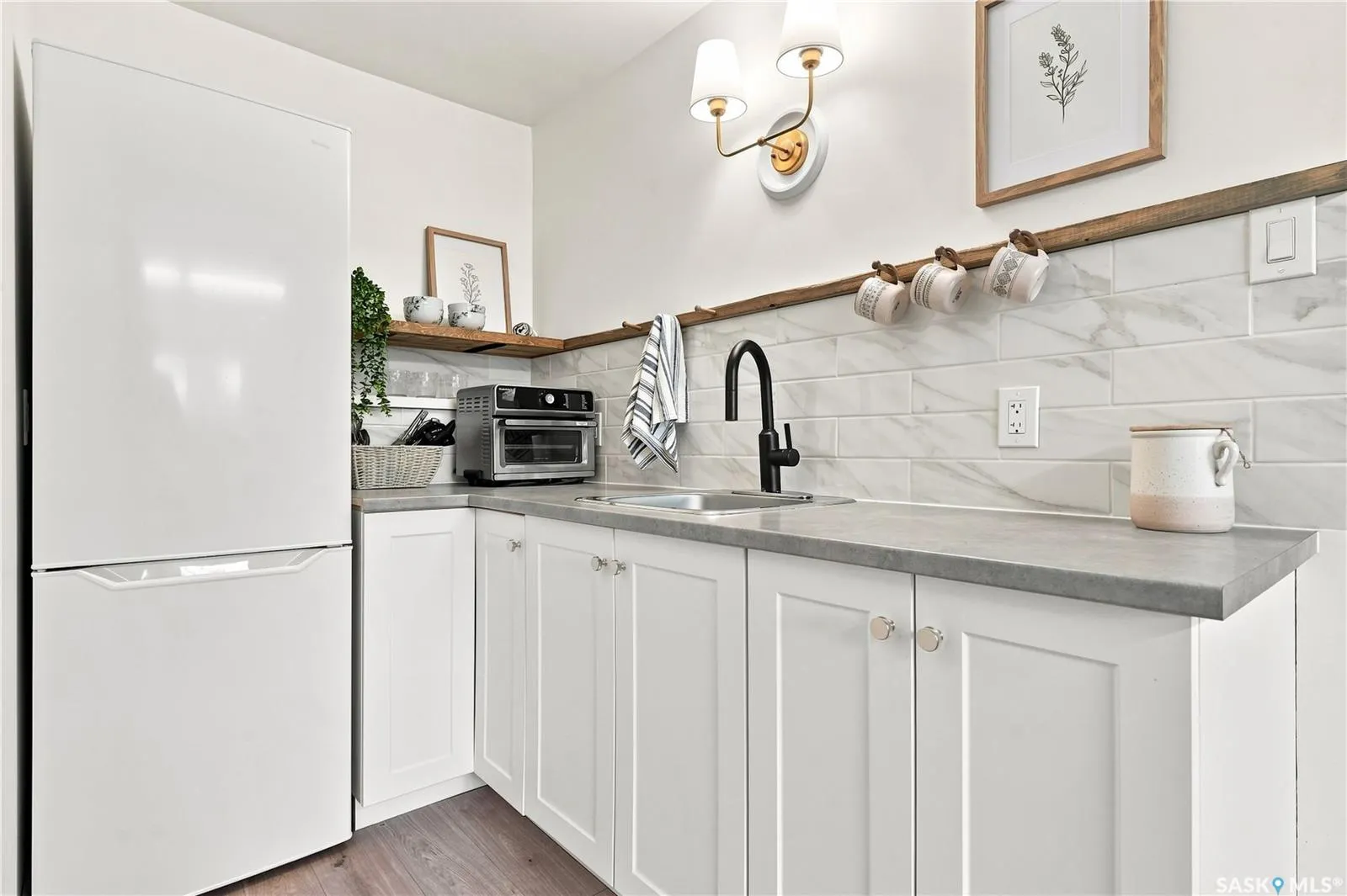 1109 Lillooet STREET W