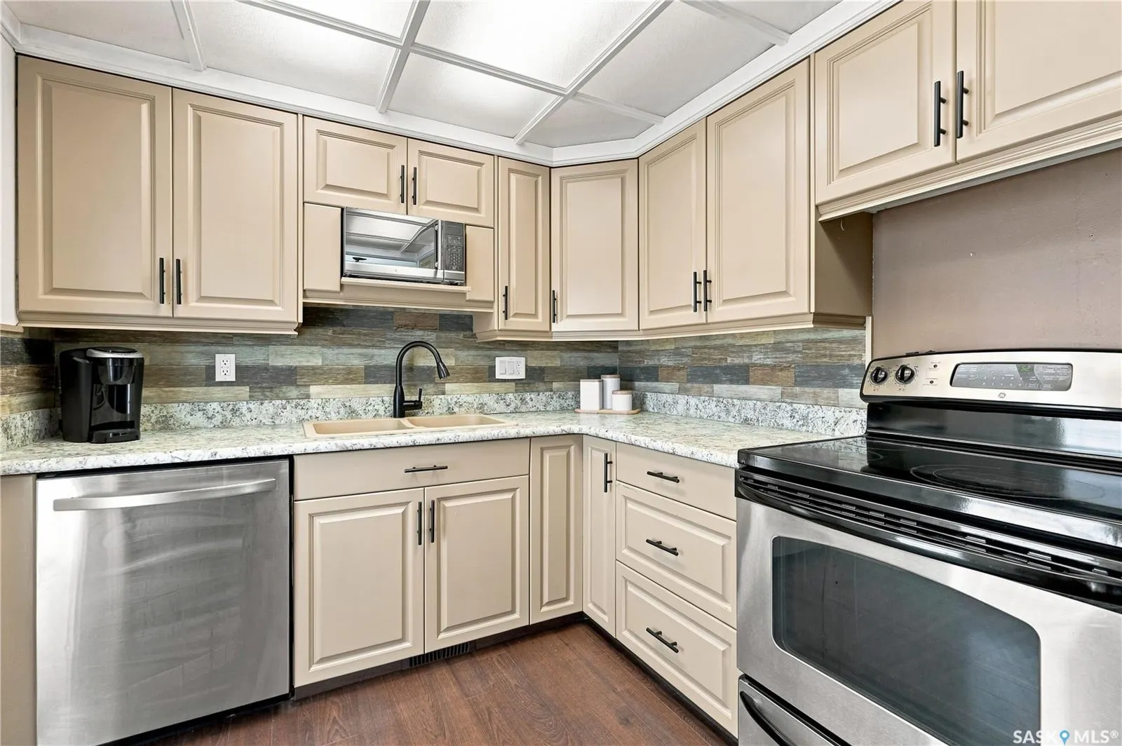 1109 Lillooet STREET W