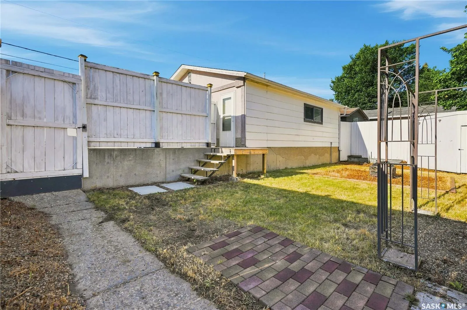 1109 Lillooet STREET W