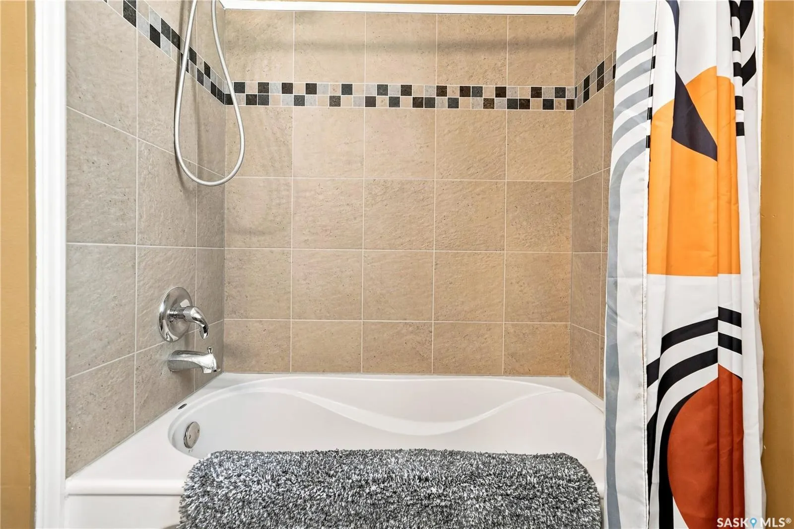 1109 Lillooet STREET W
