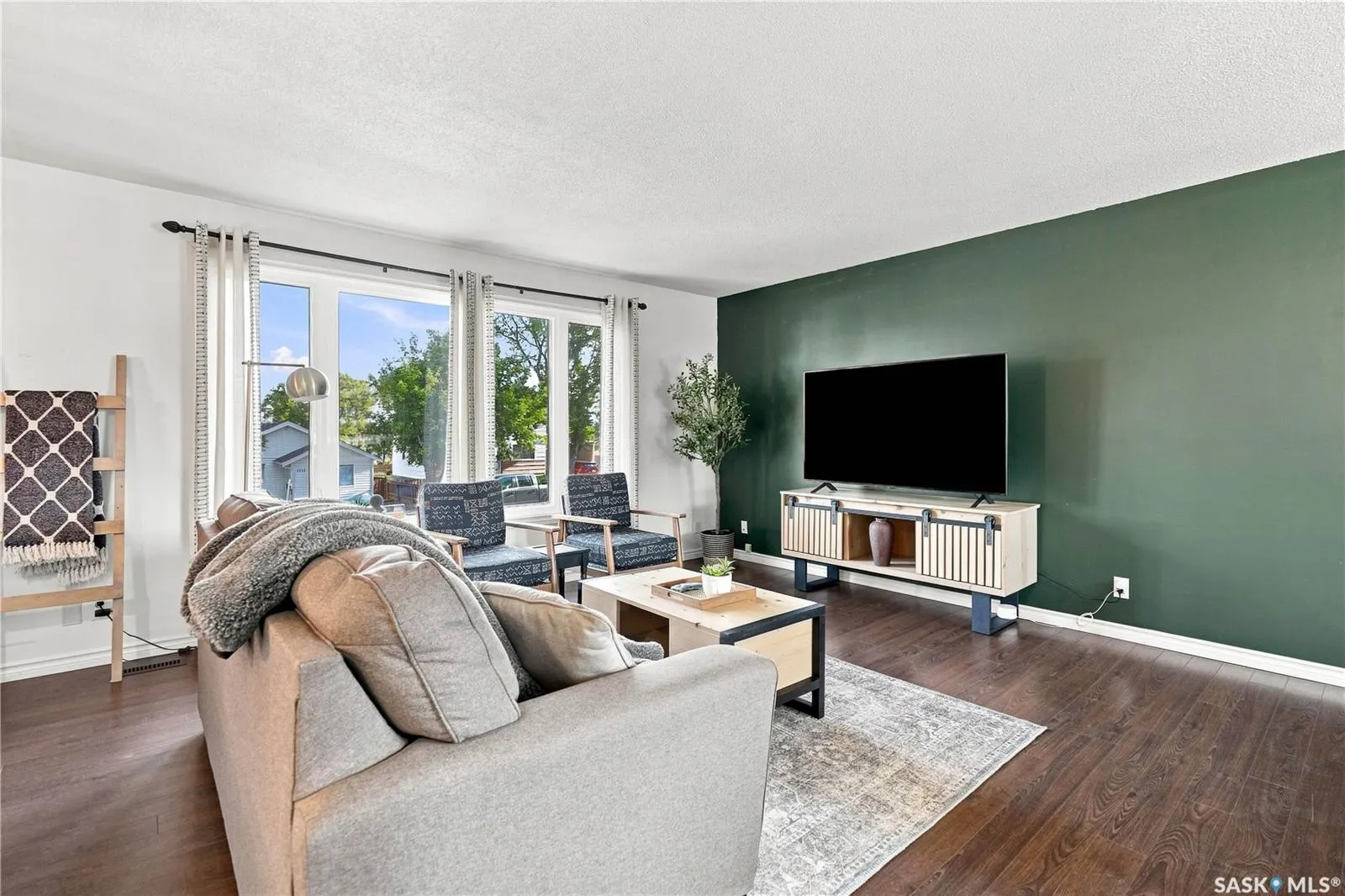 1109 Lillooet STREET W