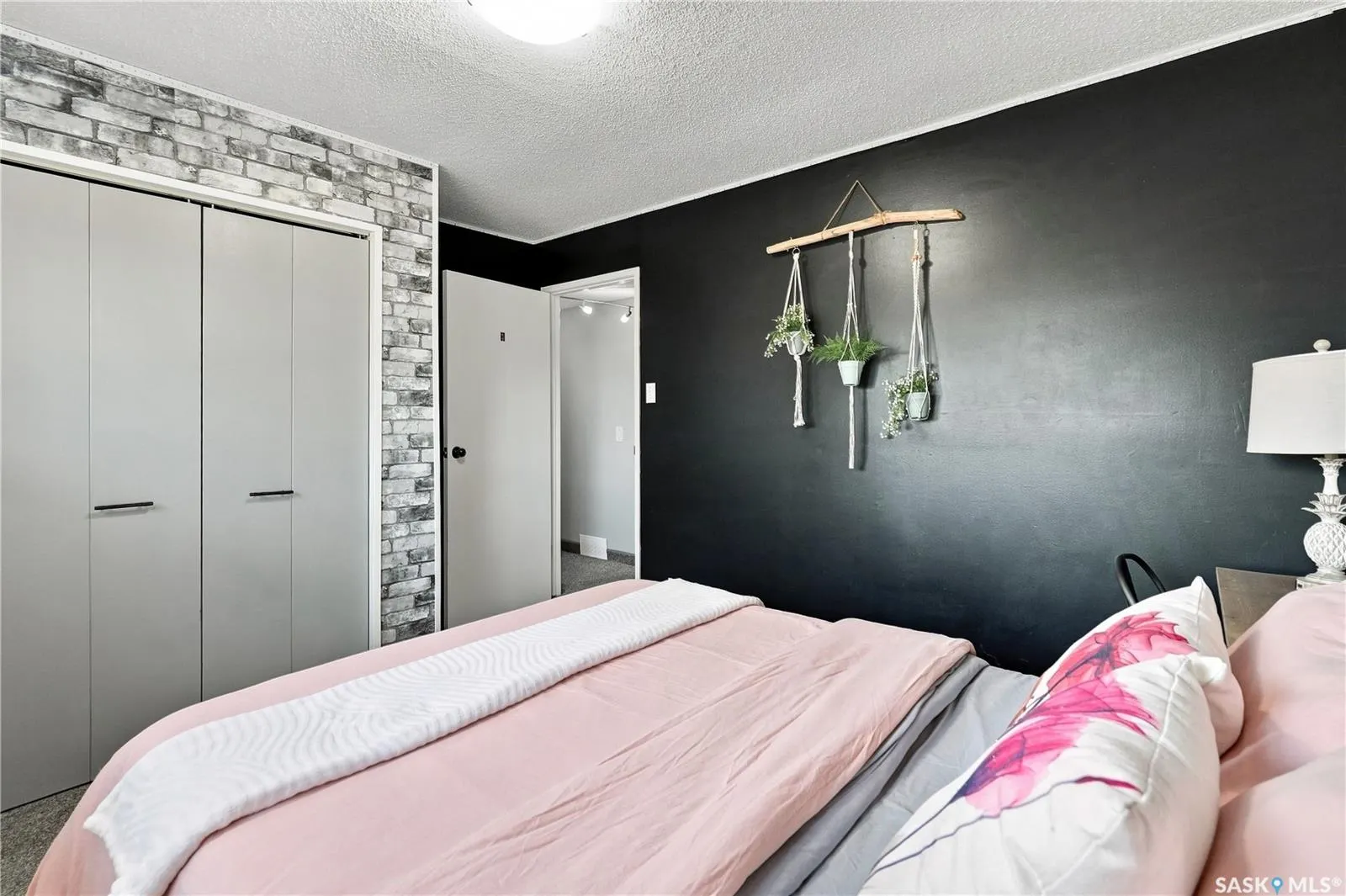 1109 Lillooet STREET W