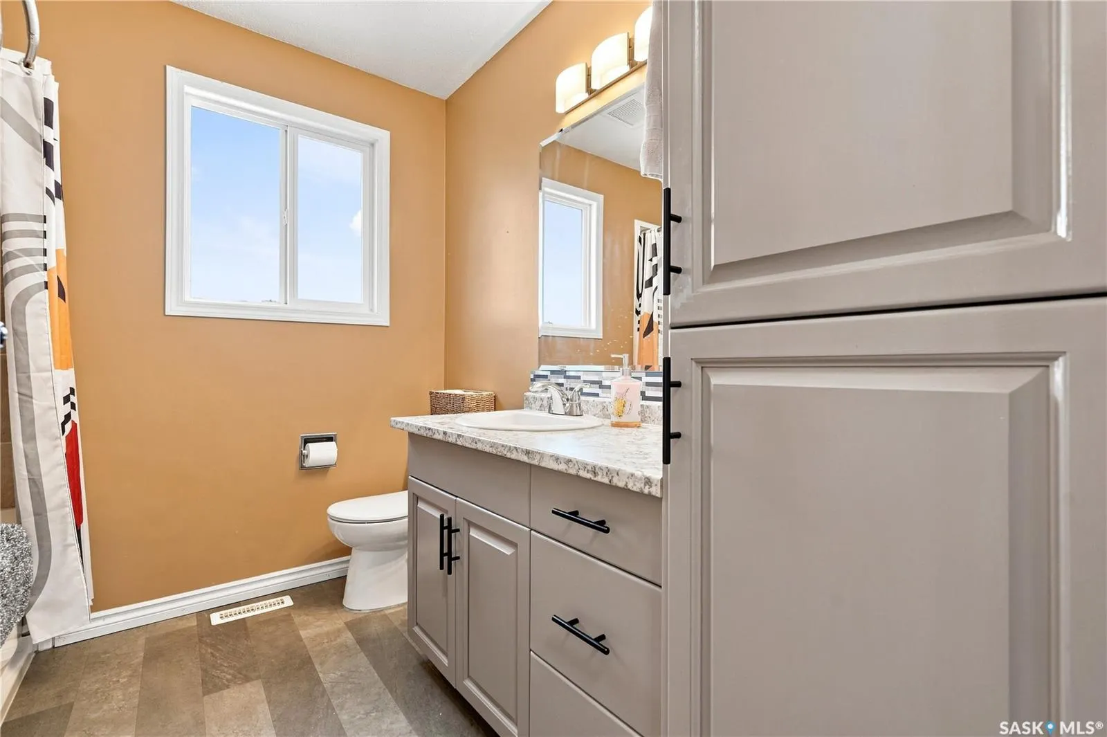 1109 Lillooet STREET W