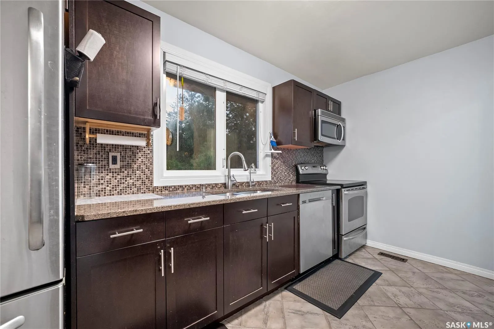 16 Lipton PLACE