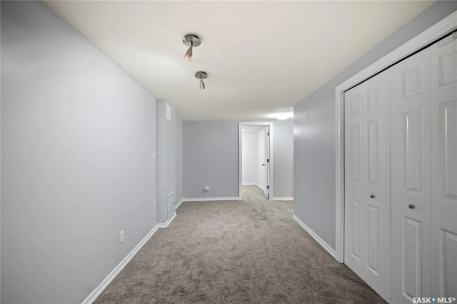 16 Lipton PLACE