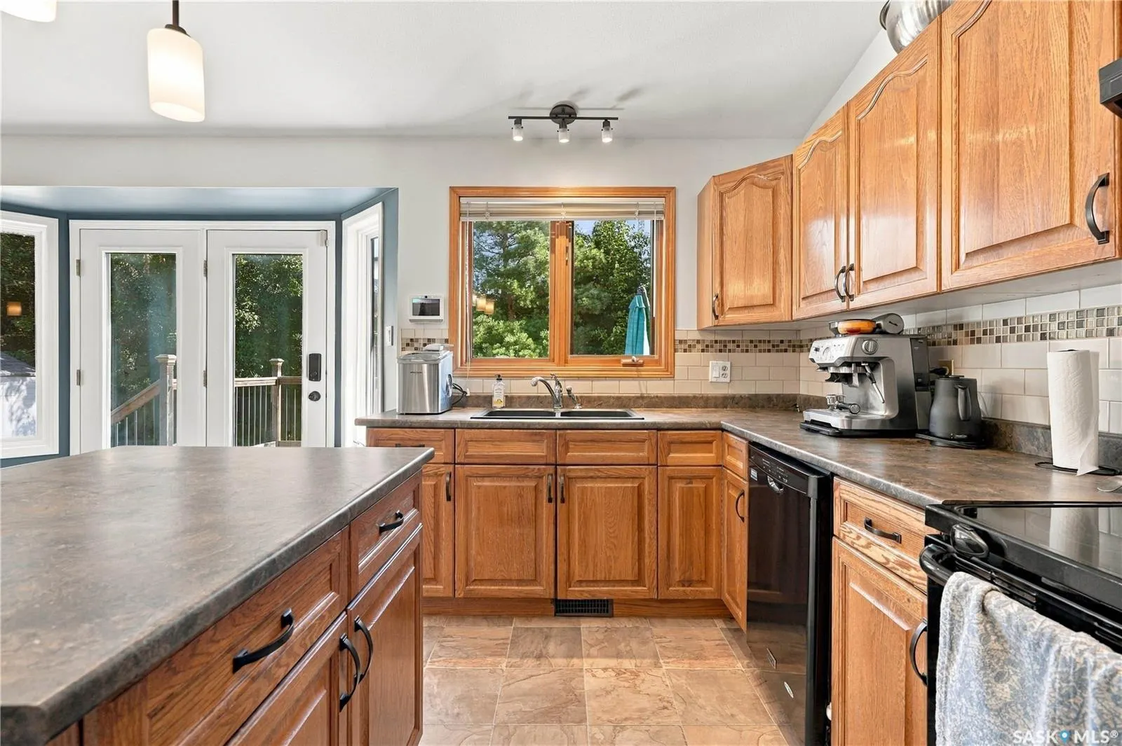 1122 Hurley WAY