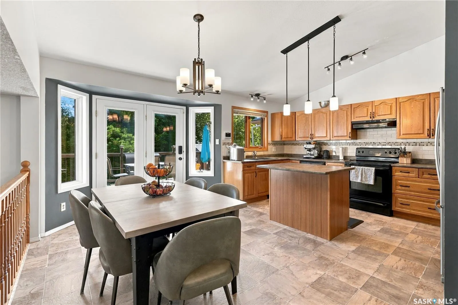 1122 Hurley WAY