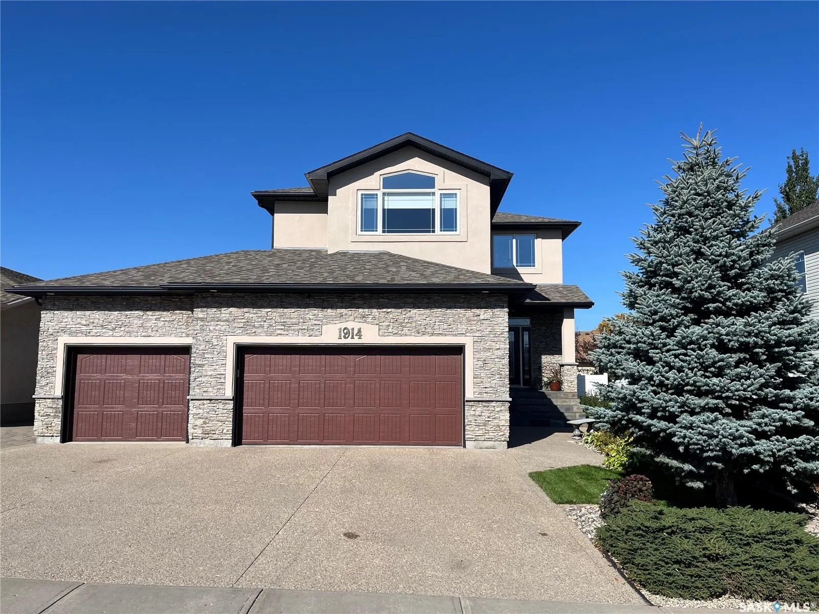 1914 LAURIER CRESCENT E