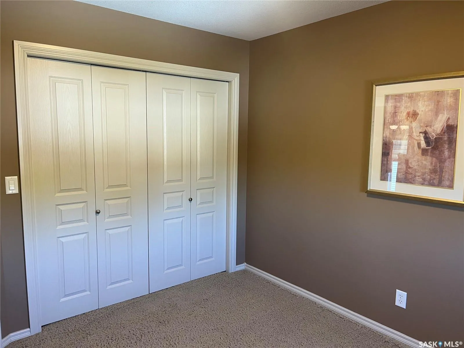 1914 LAURIER CRESCENT E