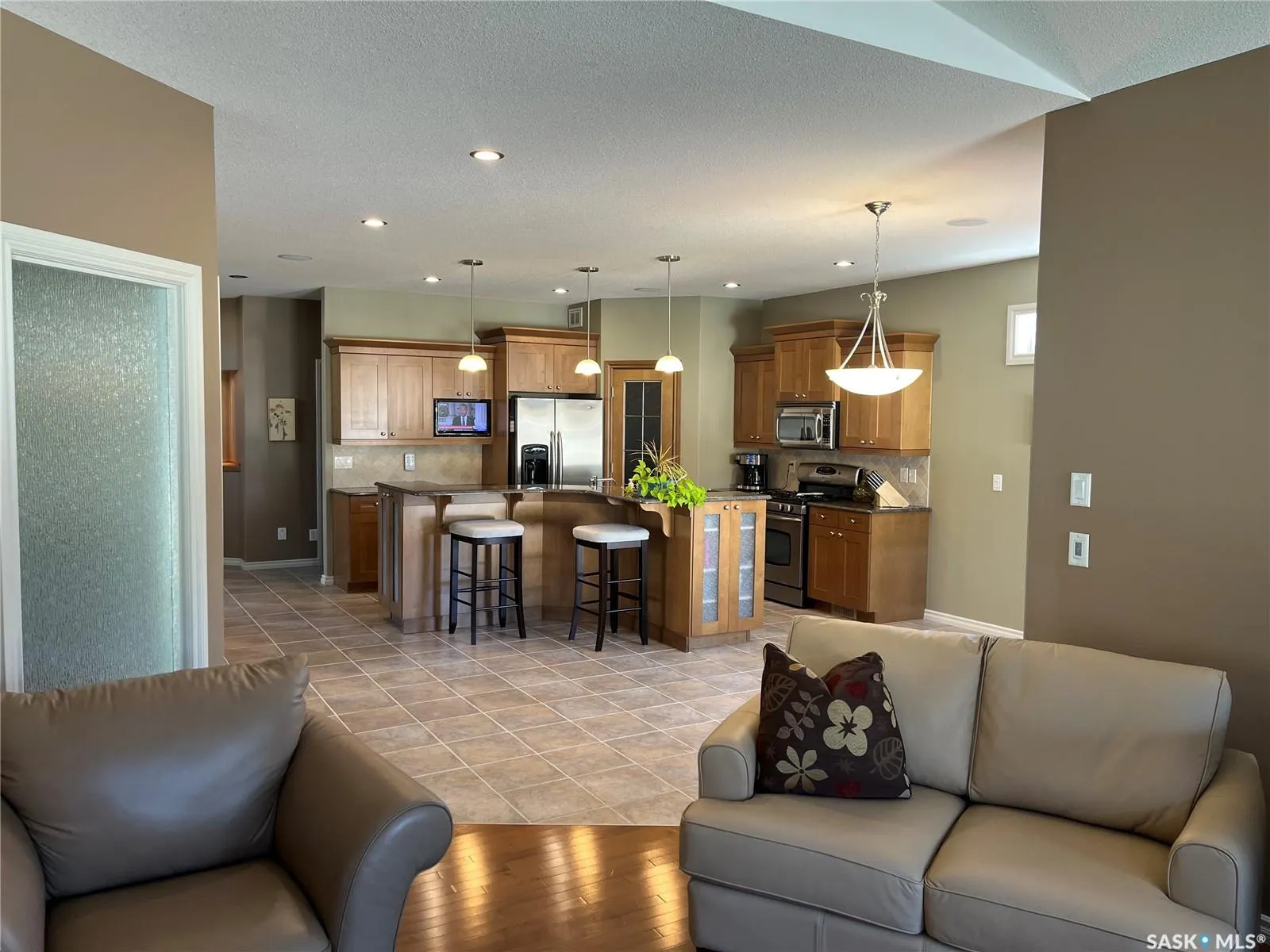 1914 LAURIER CRESCENT E