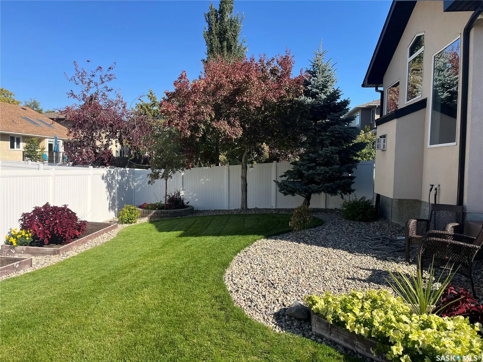 1914 LAURIER CRESCENT E