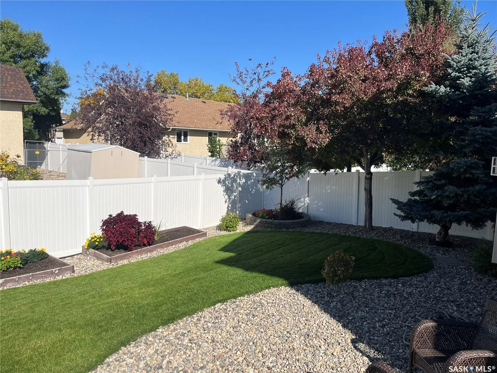 1914 LAURIER CRESCENT E