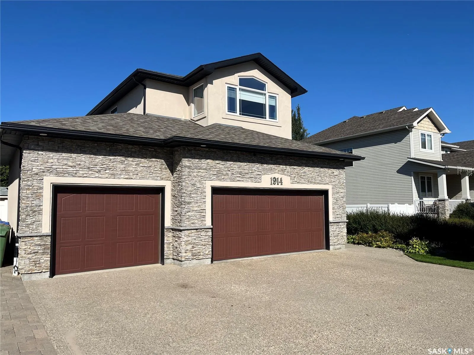 1914 LAURIER CRESCENT E