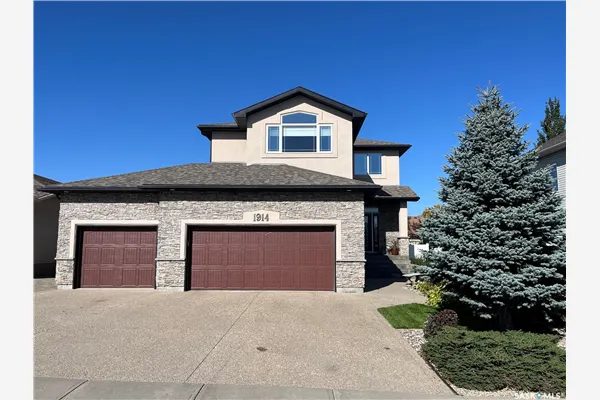1914 LAURIER CRESCENT E
