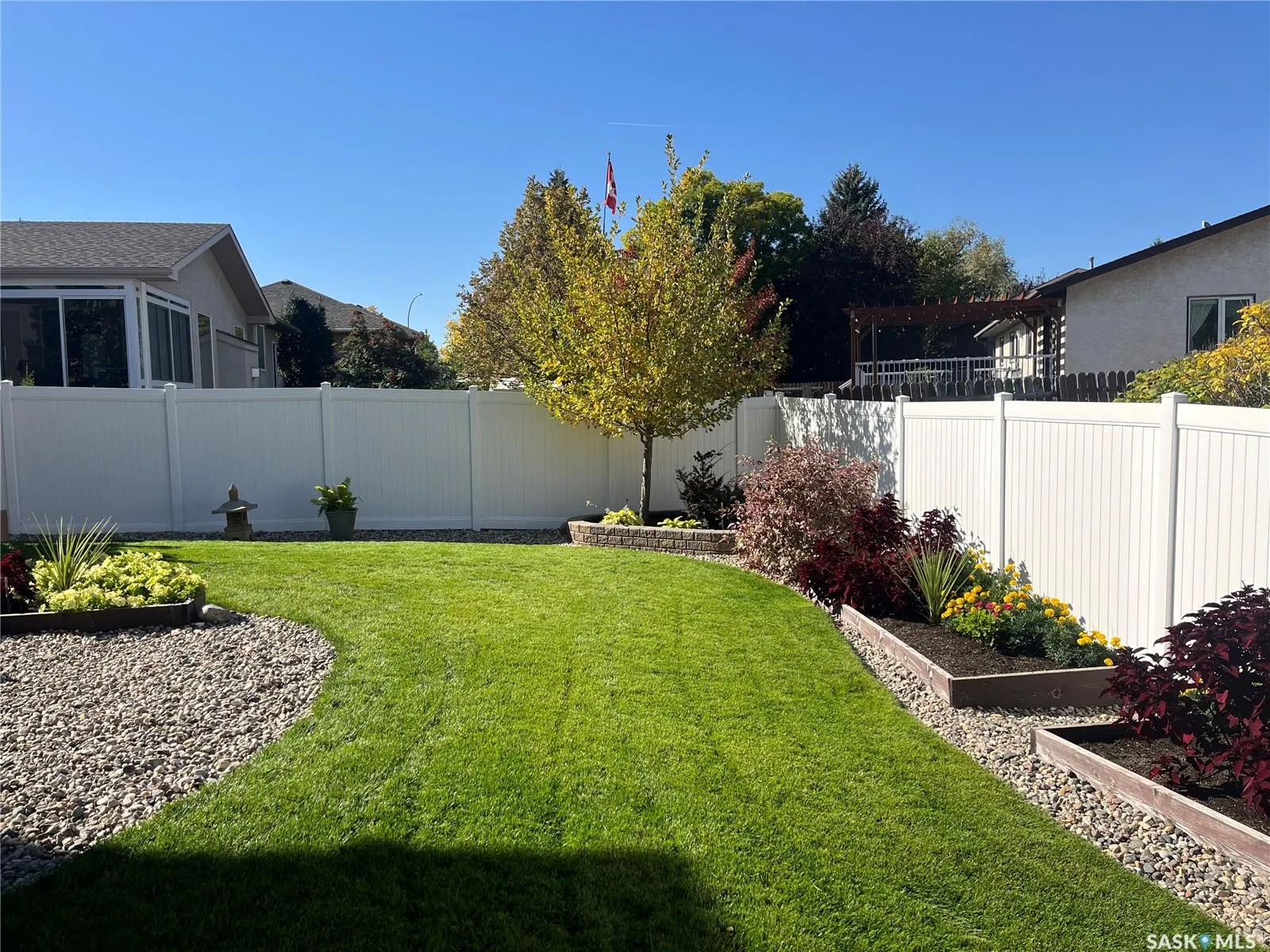 1914 LAURIER CRESCENT E