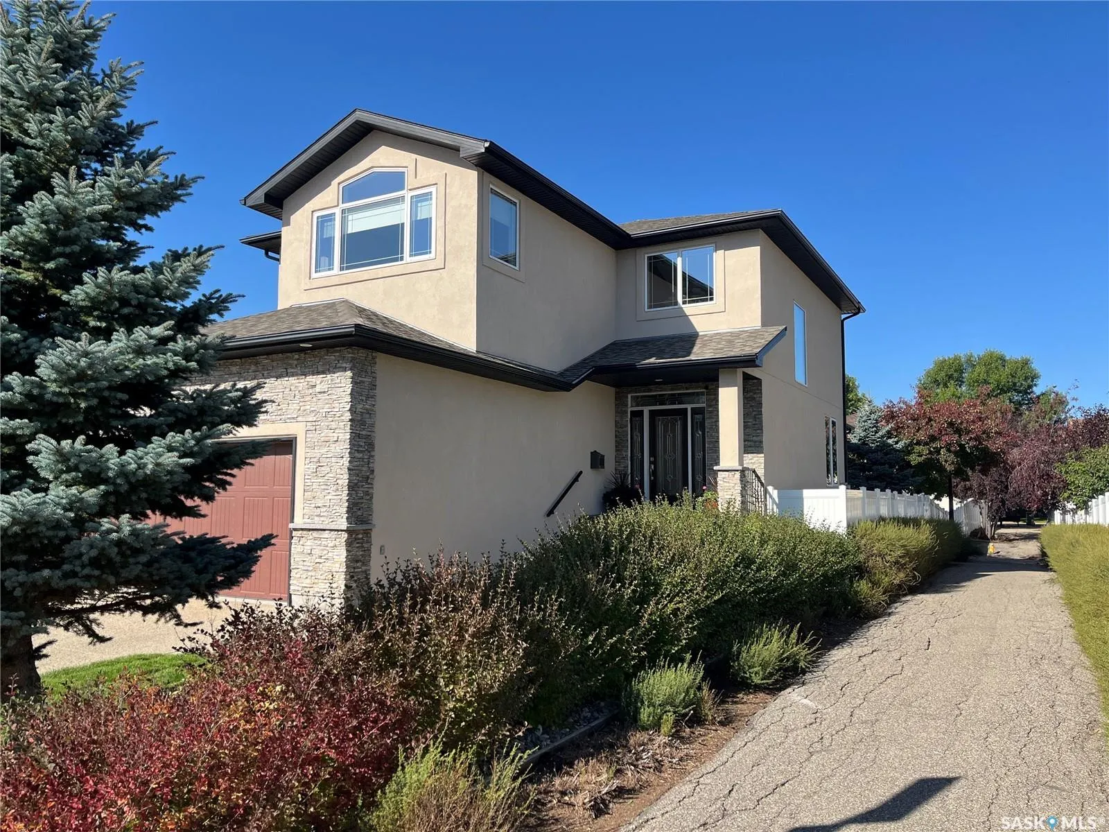 1914 LAURIER CRESCENT E