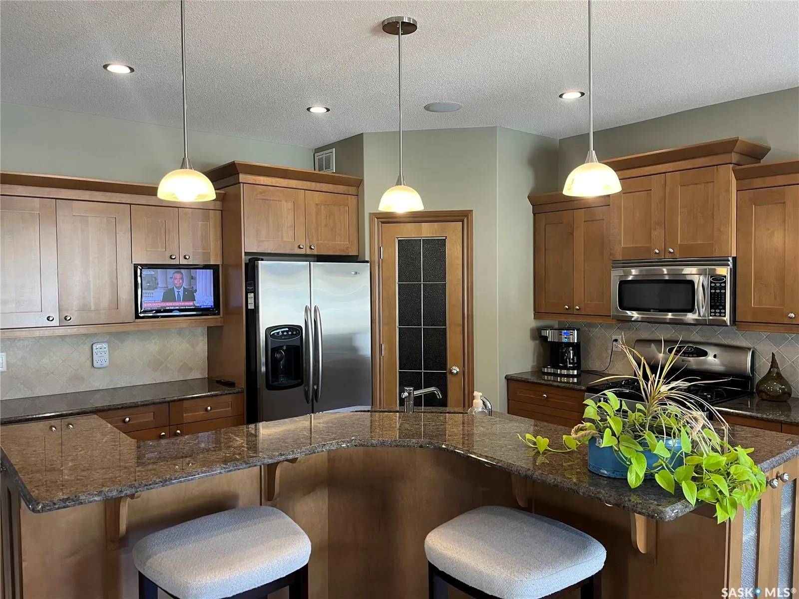 1914 LAURIER CRESCENT E