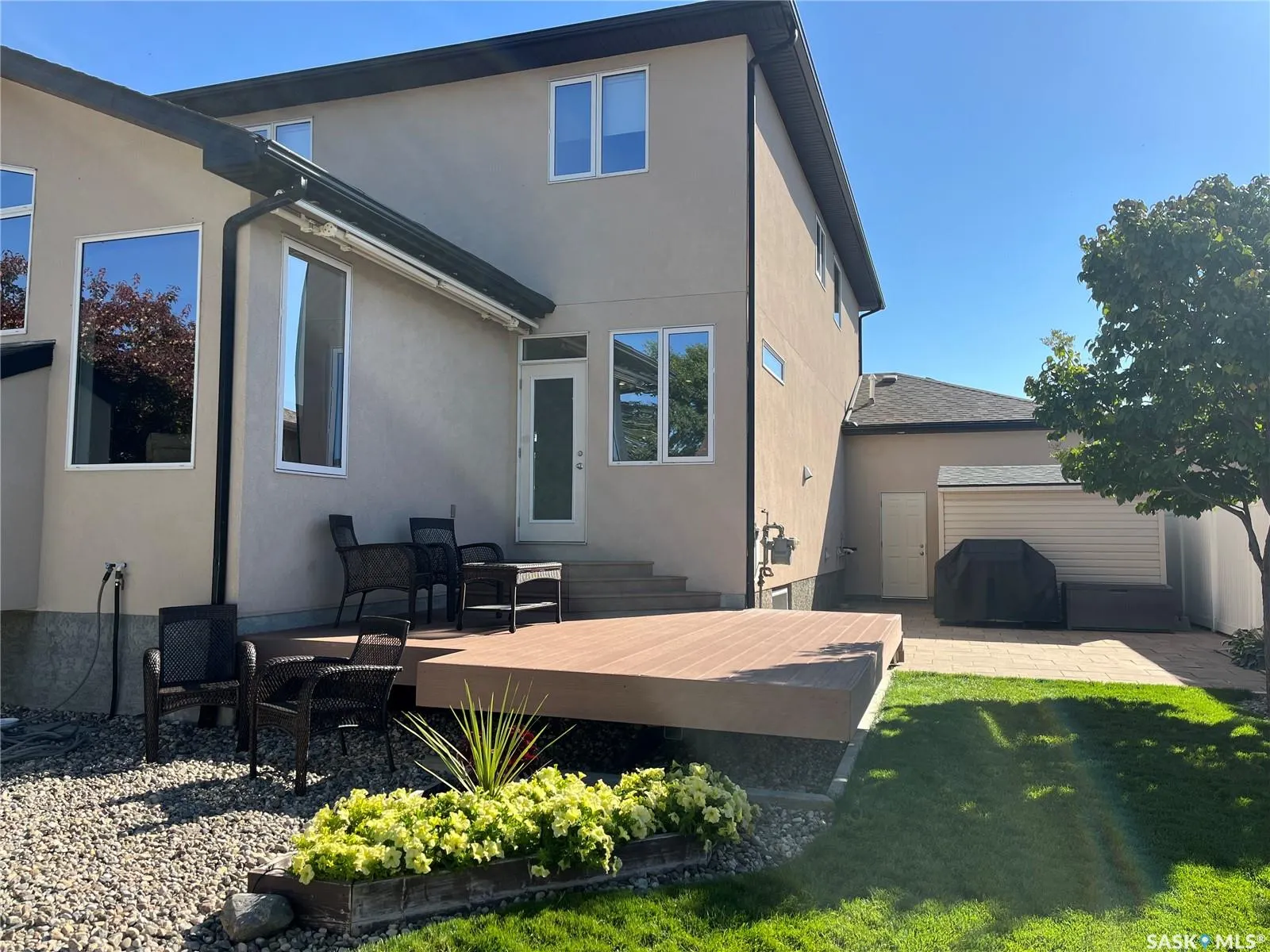 1914 LAURIER CRESCENT E