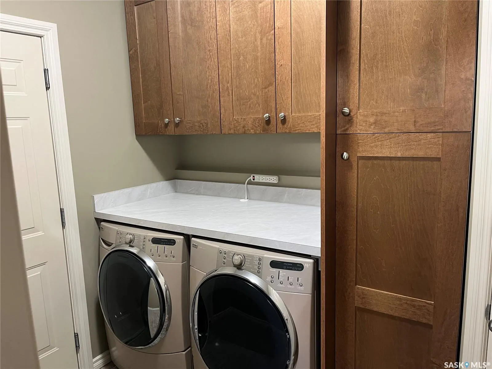 1914 LAURIER CRESCENT E