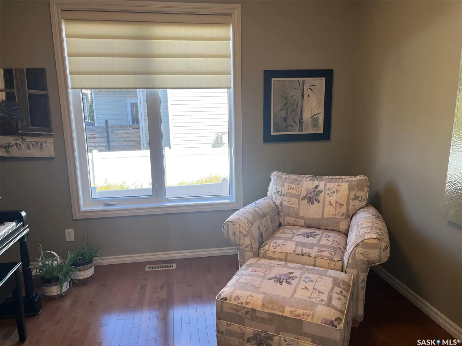 1914 LAURIER CRESCENT E