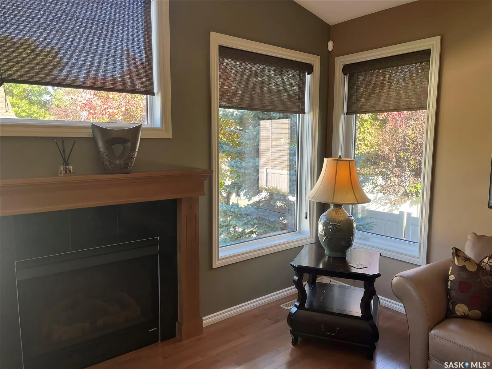 1914 LAURIER CRESCENT E