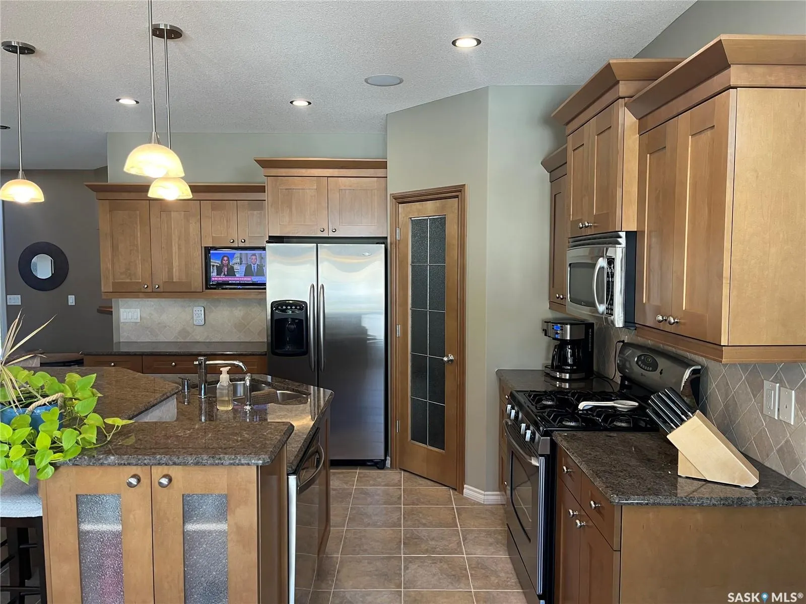 1914 LAURIER CRESCENT E