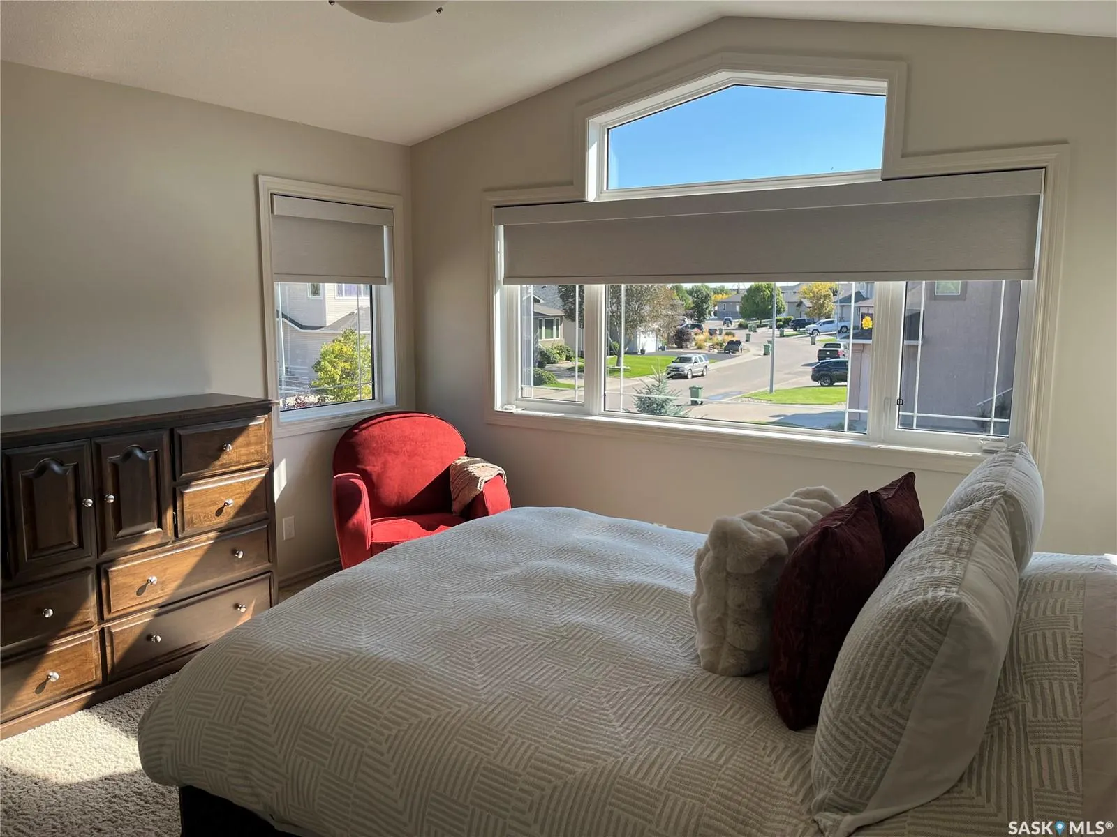 1914 LAURIER CRESCENT E