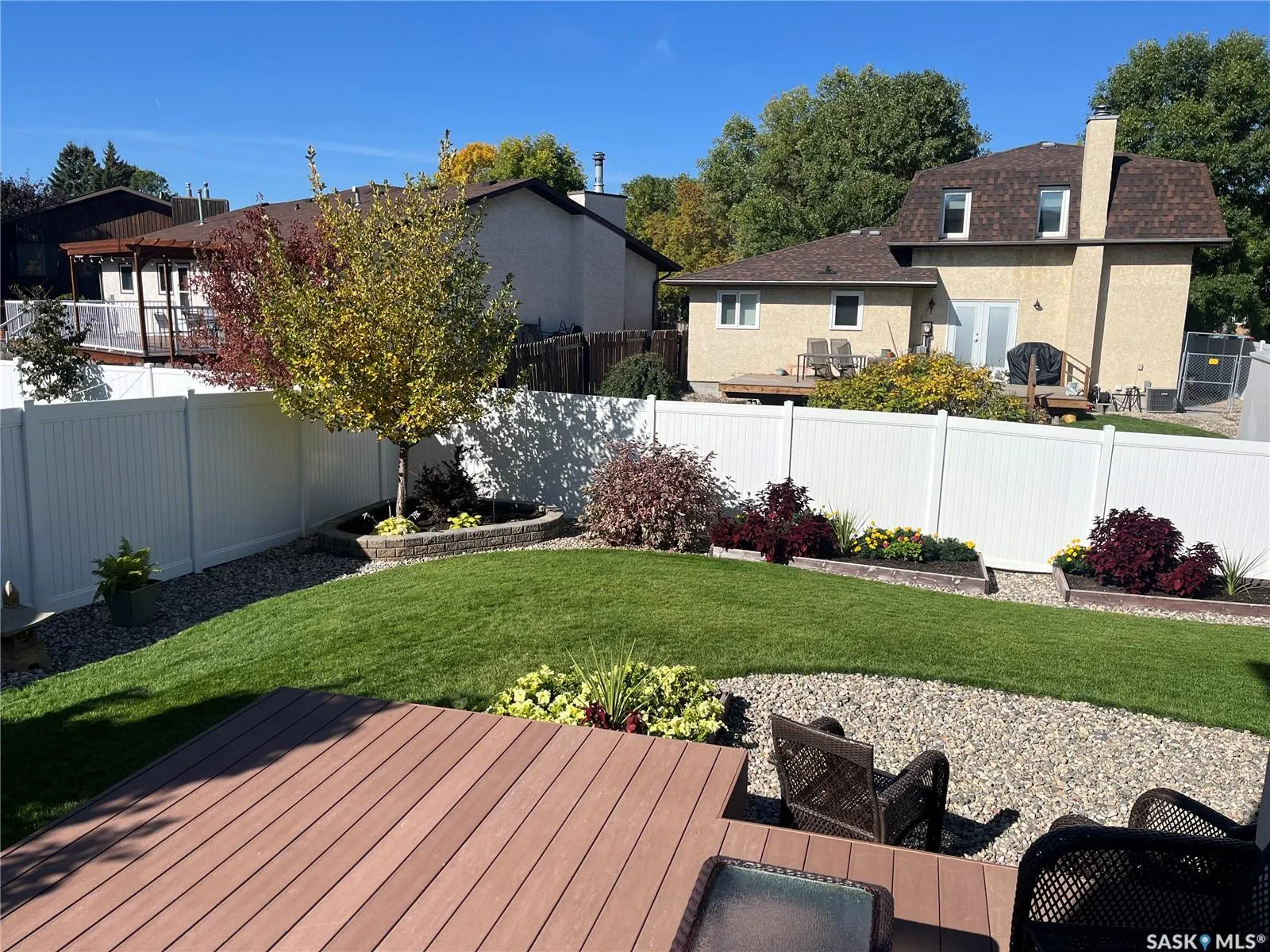 1914 LAURIER CRESCENT E