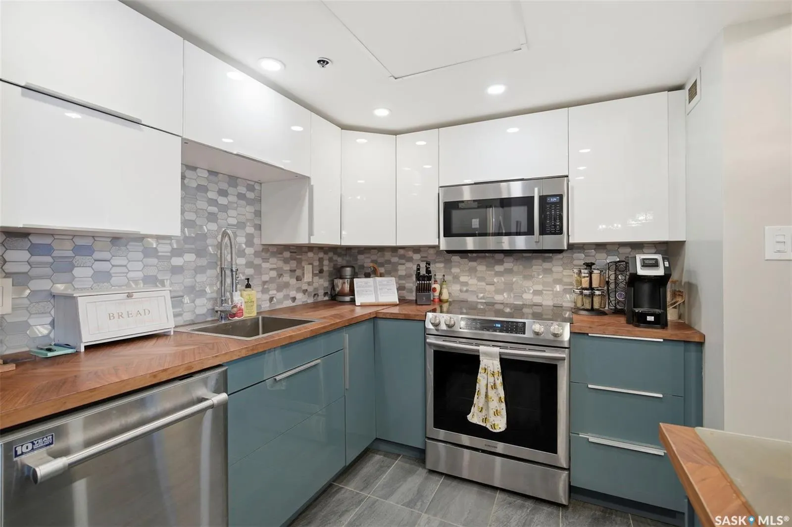 311 6th AVENUE N #1702