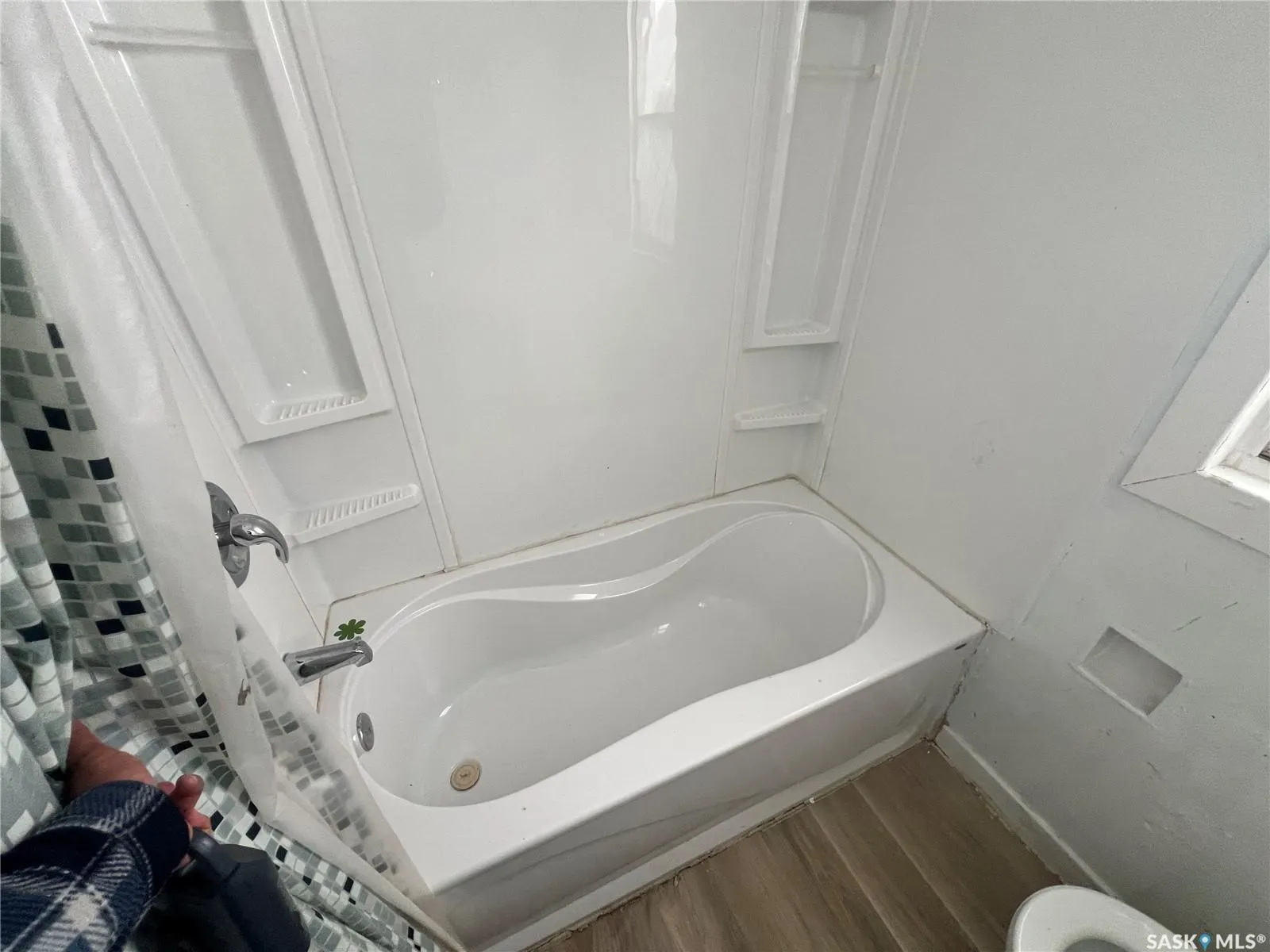1227 Wascana STREET