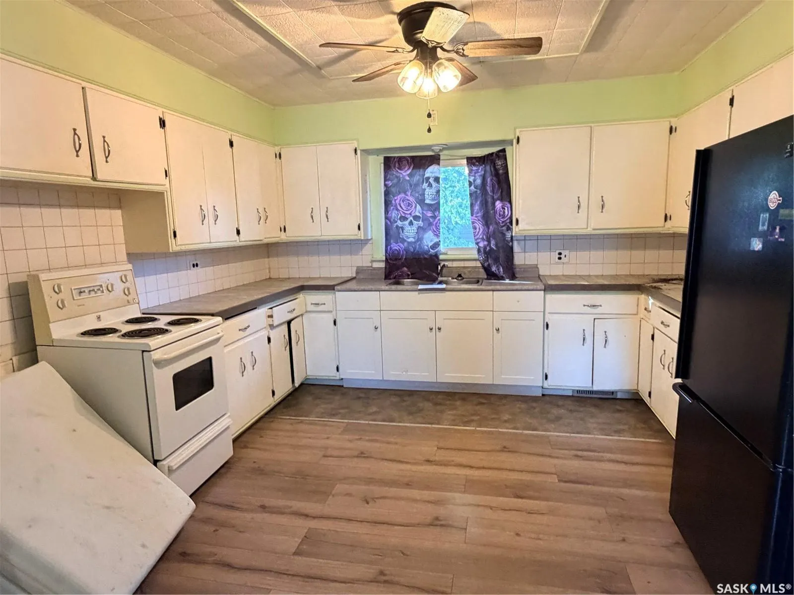 438 3rd STREET