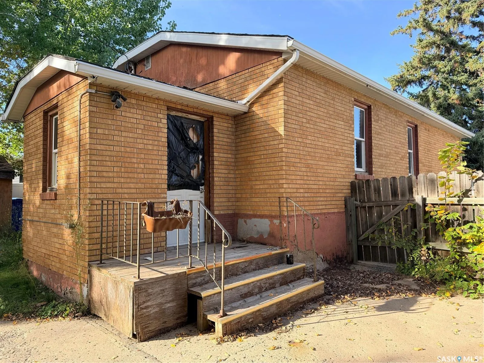 438 3rd STREET