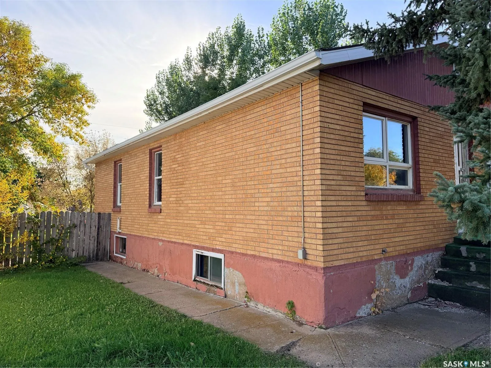 438 3rd STREET