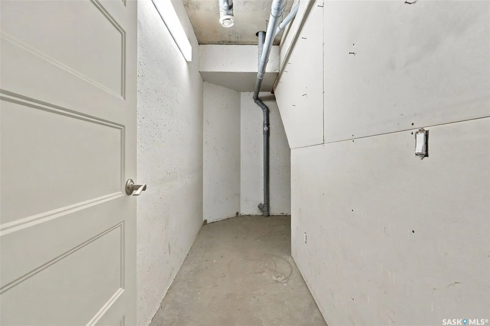 103 Willis CRESCENT #24