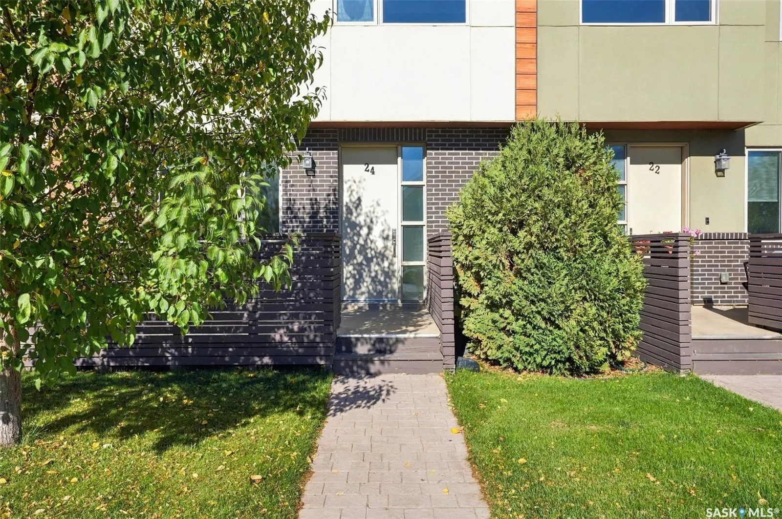 103 Willis CRESCENT #24