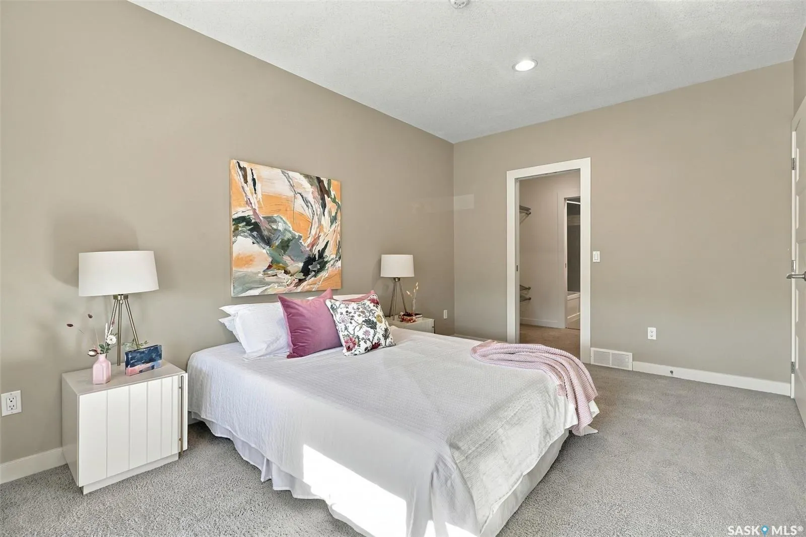 103 Willis CRESCENT #24